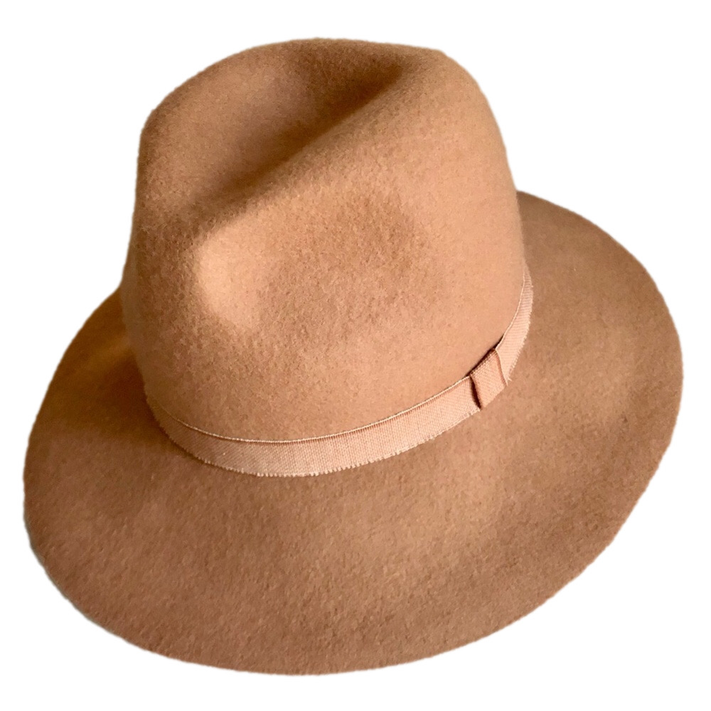 D&Y Wool fedora in camel color with grosgrain ribbon trim Style #HAPN1521
